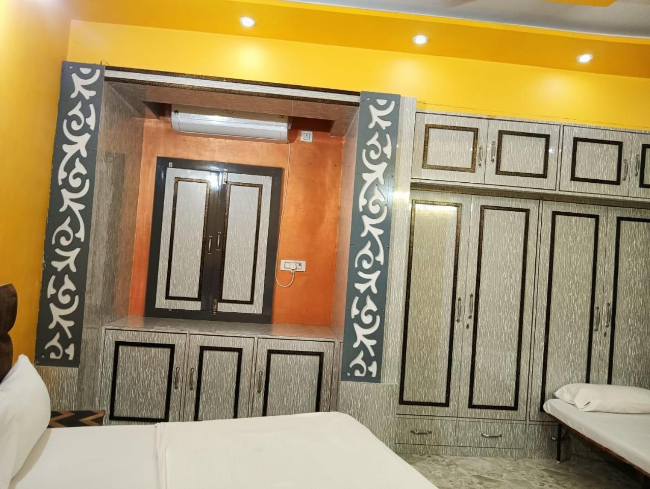Trinetra Inn Варанасі Екстер'єр фото